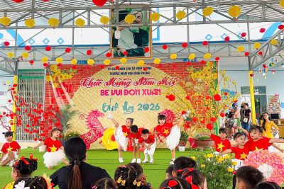 Hình ảnh thi nhảy Aerobic của các bé Trường mầm non Vĩnh Phong trong hoạt động “Bé vui đón Xuân” năm 2026